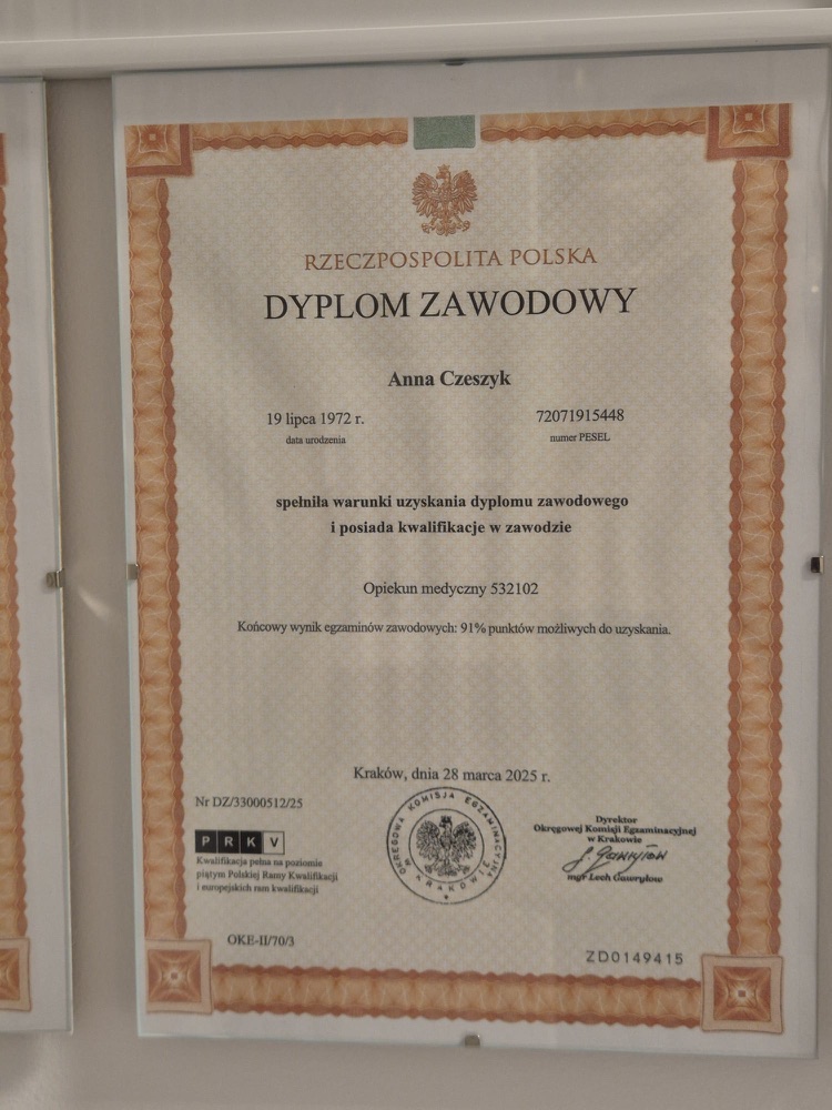 Dyplom zawodowy — opiekun medyczny (Okręgowa Komisja Egzaminacyjna, Kraków 2025)